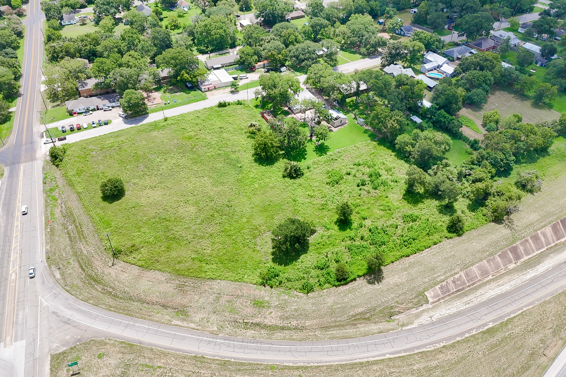 102 South Dixie Street Brenham, TX 77833 - Photo 30 of 40 a view of a garden