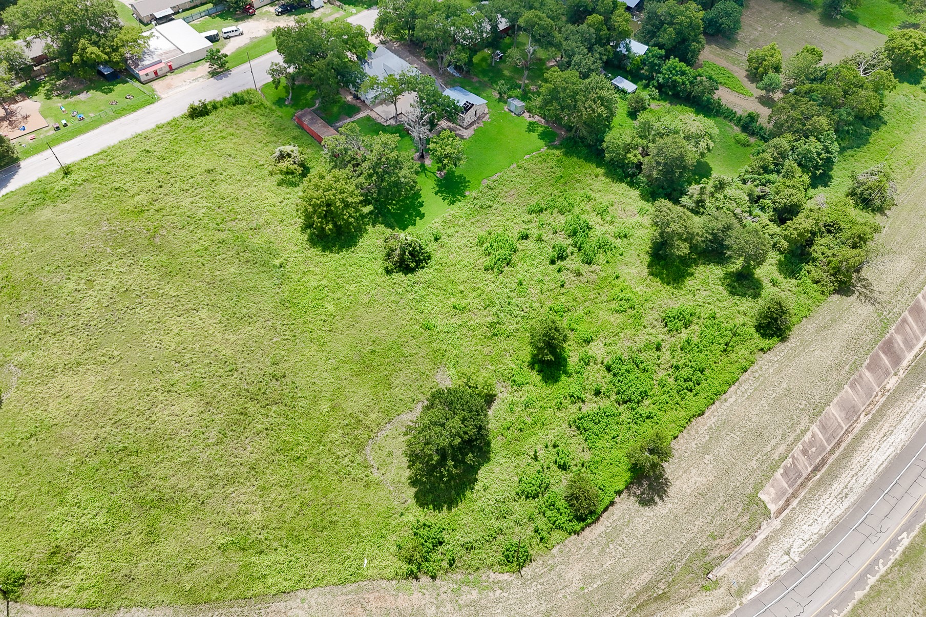 102 South Dixie Street Brenham, TX 77833 - Photo 32 of 40 a view of a garden