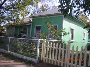 907 East 3rd Street Austin, TX 78702 - Photo 2 of 2 A charming, verdant facade peeks through established foliage, promising private outdoor enjoyment.