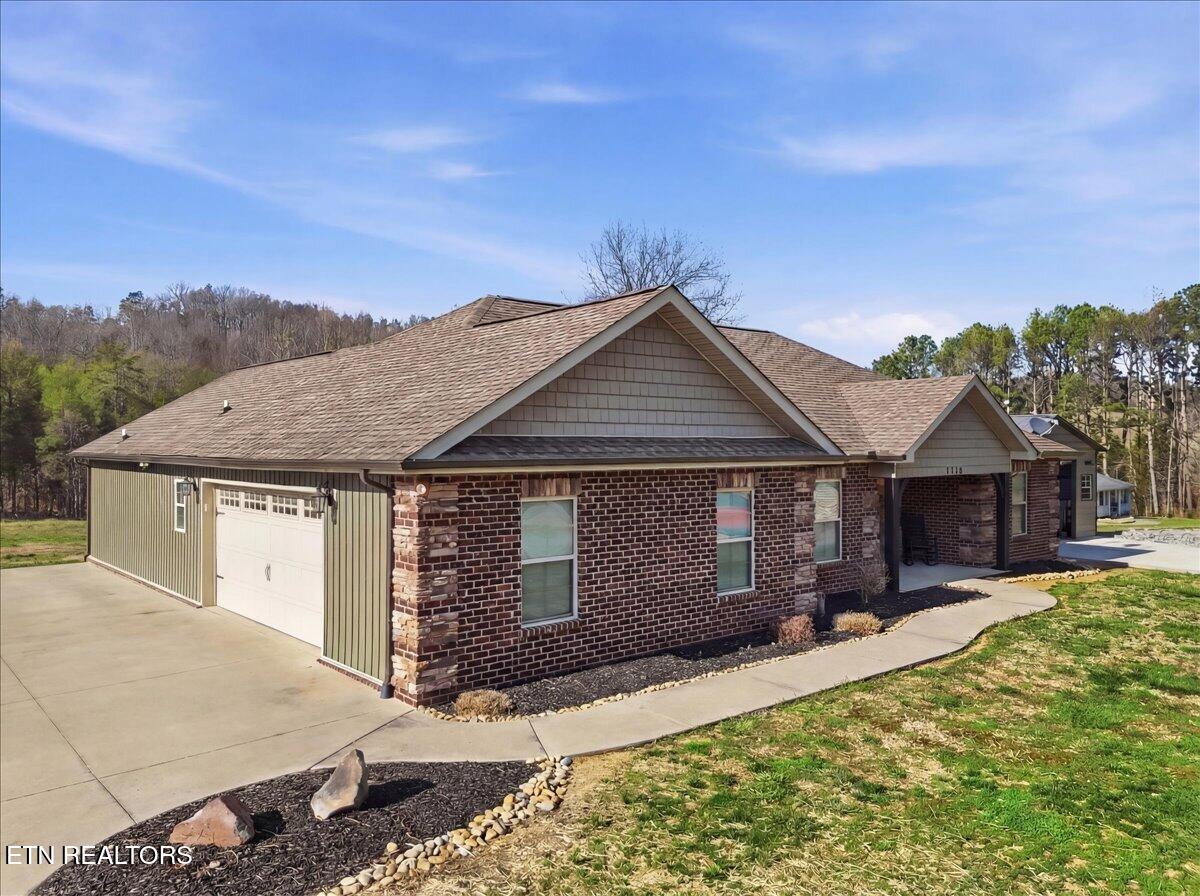 7025 Thomas Weaver Road Knoxville, TN 37938 - Photo 4 of 26 04-photo_autoremove_63a52e55-6164-495d-8
