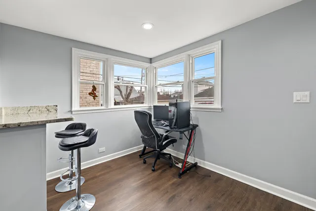 $325,000 | 7535 West 61st Street, Summit, IL 60501