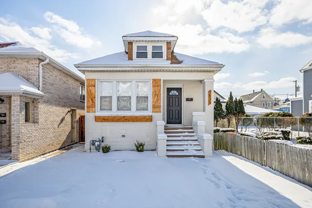 $325,000 | 7535 West 61st Street, Summit, IL 60501