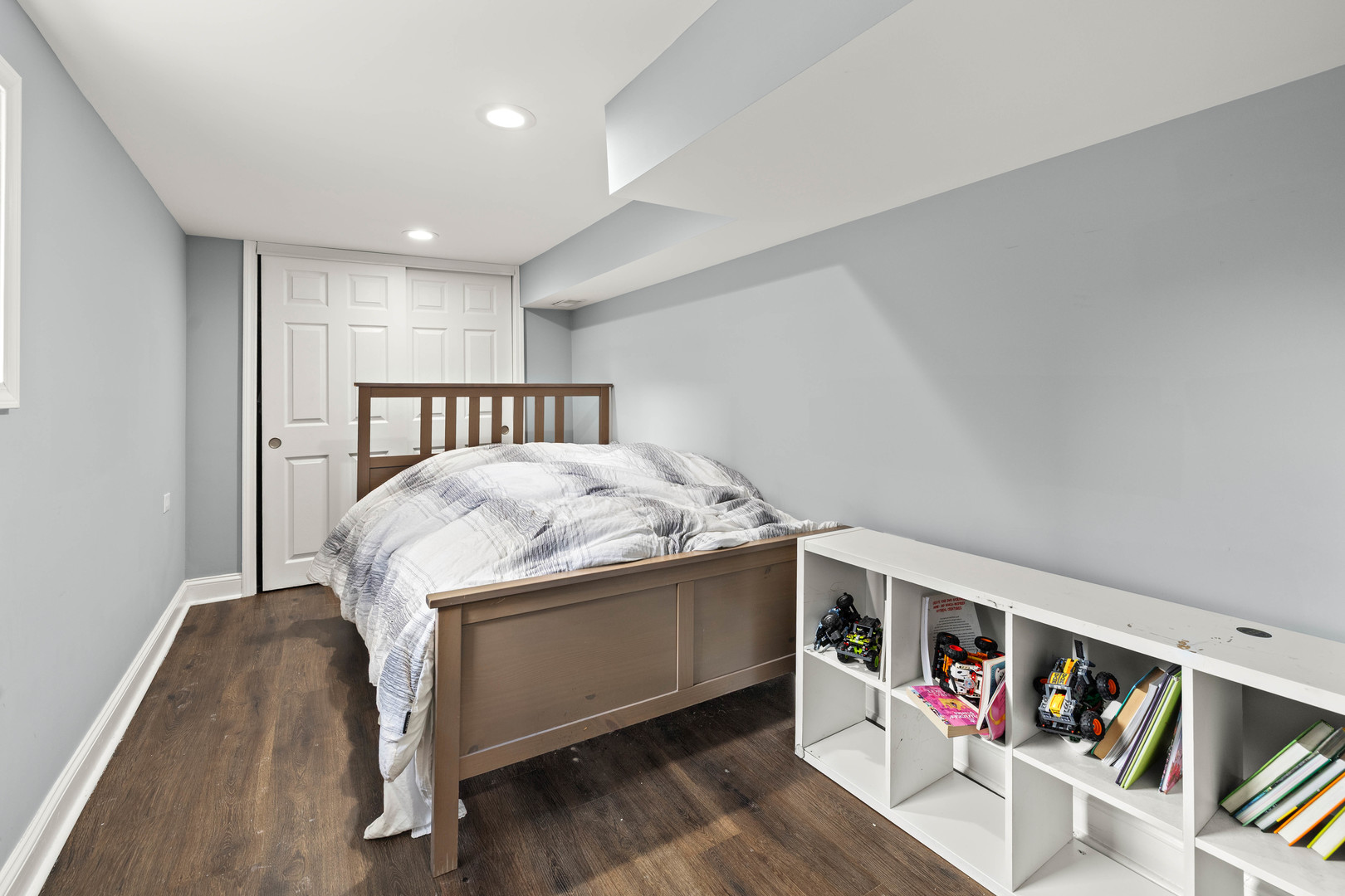 7535 West 61st Street Summit Argo, IL 60501 - Photo 22 of 28 a living room with furniture and a baby crib