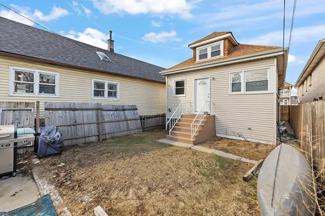 $325,000 | 7535 West 61st Street, Summit, IL 60501