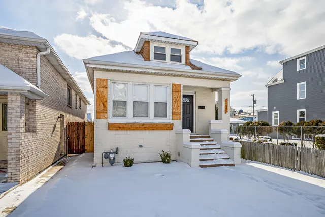 $325,000 | 7535 West 61st Street, Summit, IL 60501