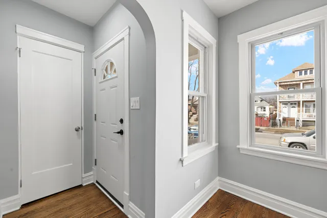 $325,000 | 7535 West 61st Street, Summit, IL 60501