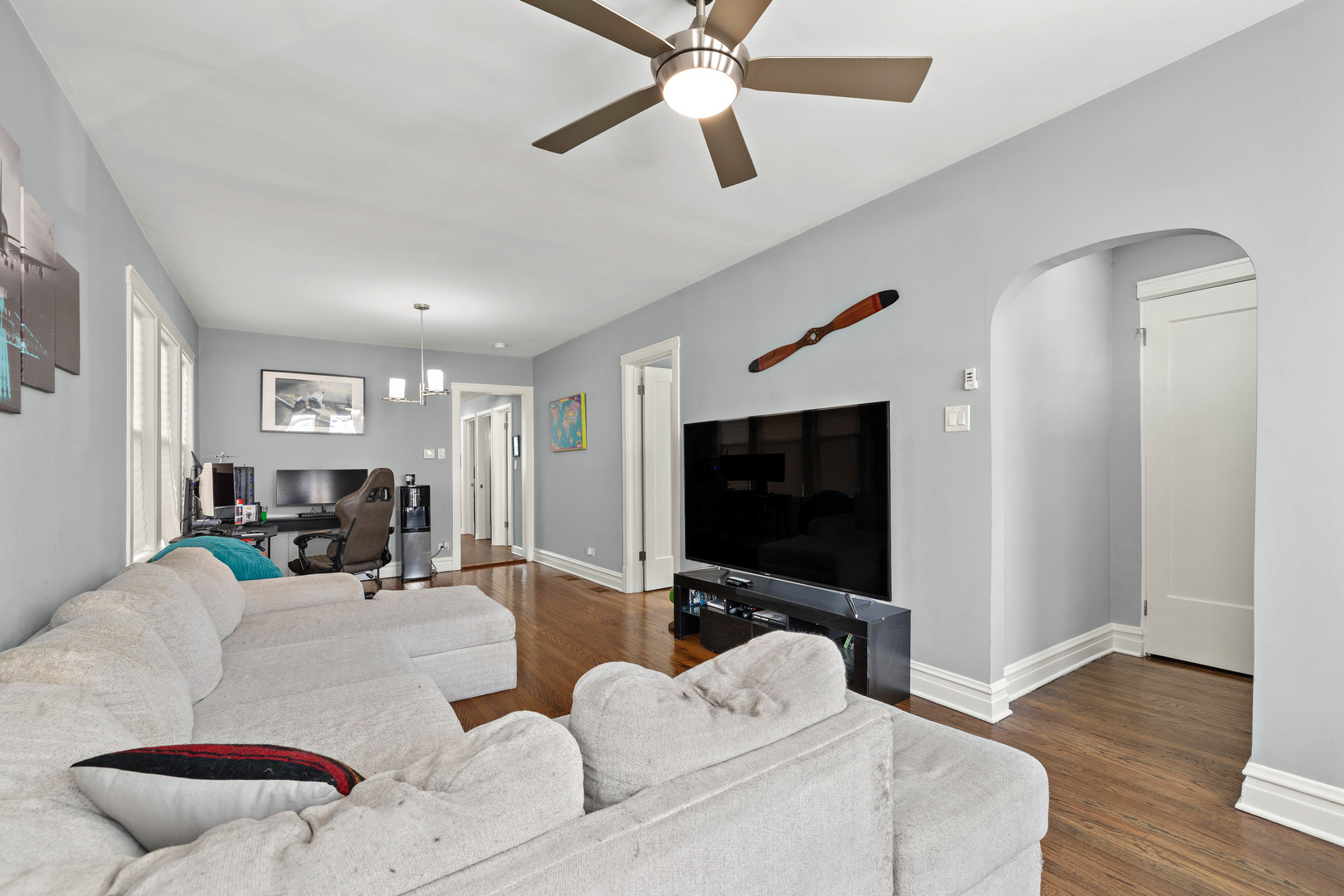 7535 West 61st Street Summit Argo, IL 60501 - Photo 5 of 28 a living room with furniture and a flat screen tv