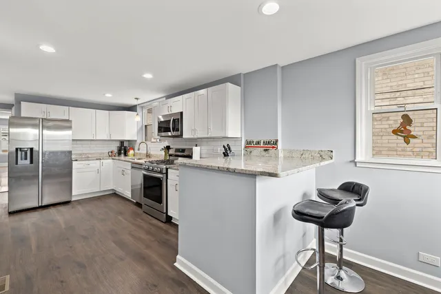 $325,000 | 7535 West 61st Street, Summit, IL 60501