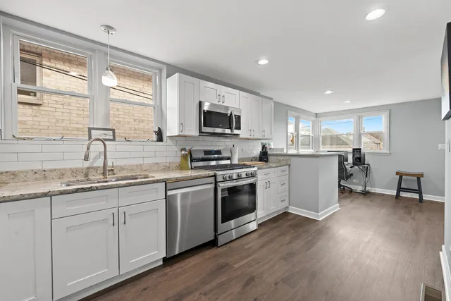 $325,000 | 7535 West 61st Street, Summit, IL 60501