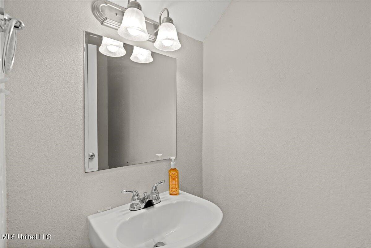 3230 Cumberland Road, Unit 46 Ocean Springs, MS 39564 - Photo 8 of 44 10-HJ0A9739