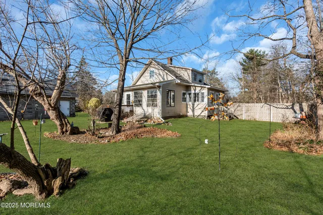 a view of a house with a backyard