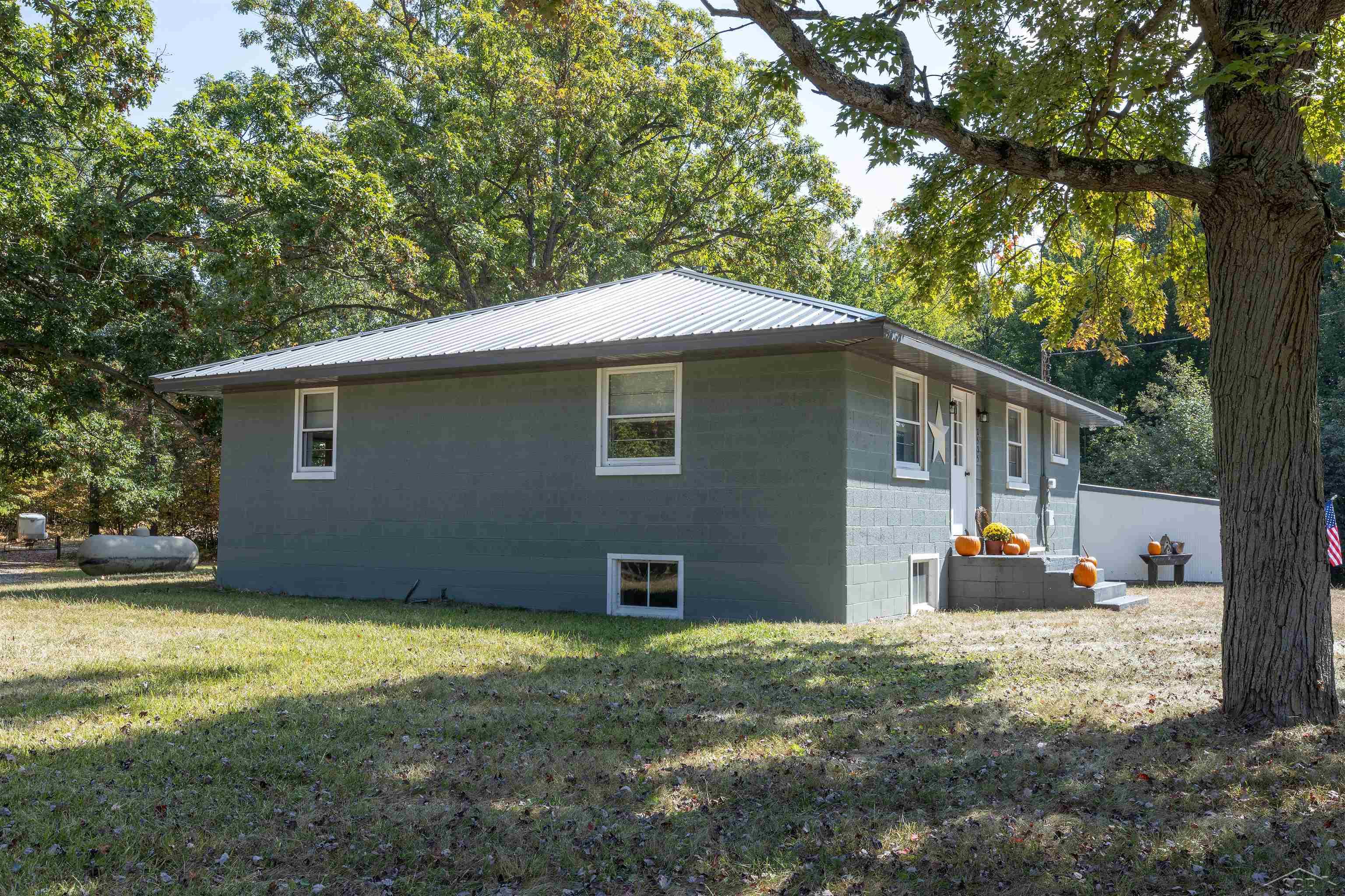 2595 South Meridian Road Midland, MI 48640 - Photo 27 of 31
