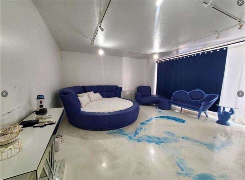 620 Peachtree Street Northeast, Unit 901 Atlanta, GA 30308 - Photo 11 of 19 a large room with furniture