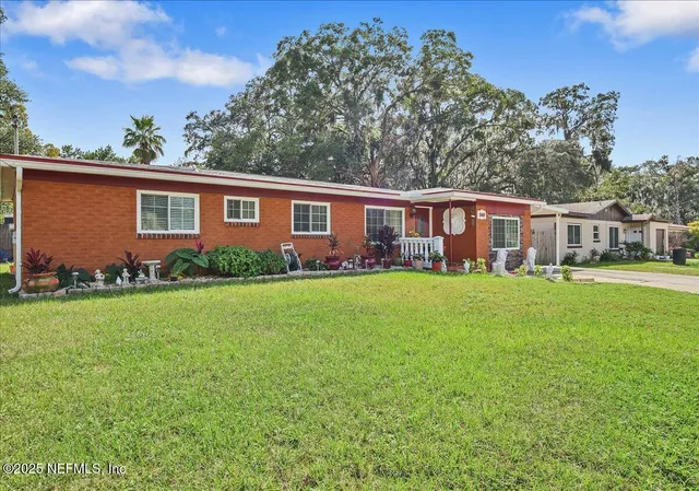front view of house with a yard