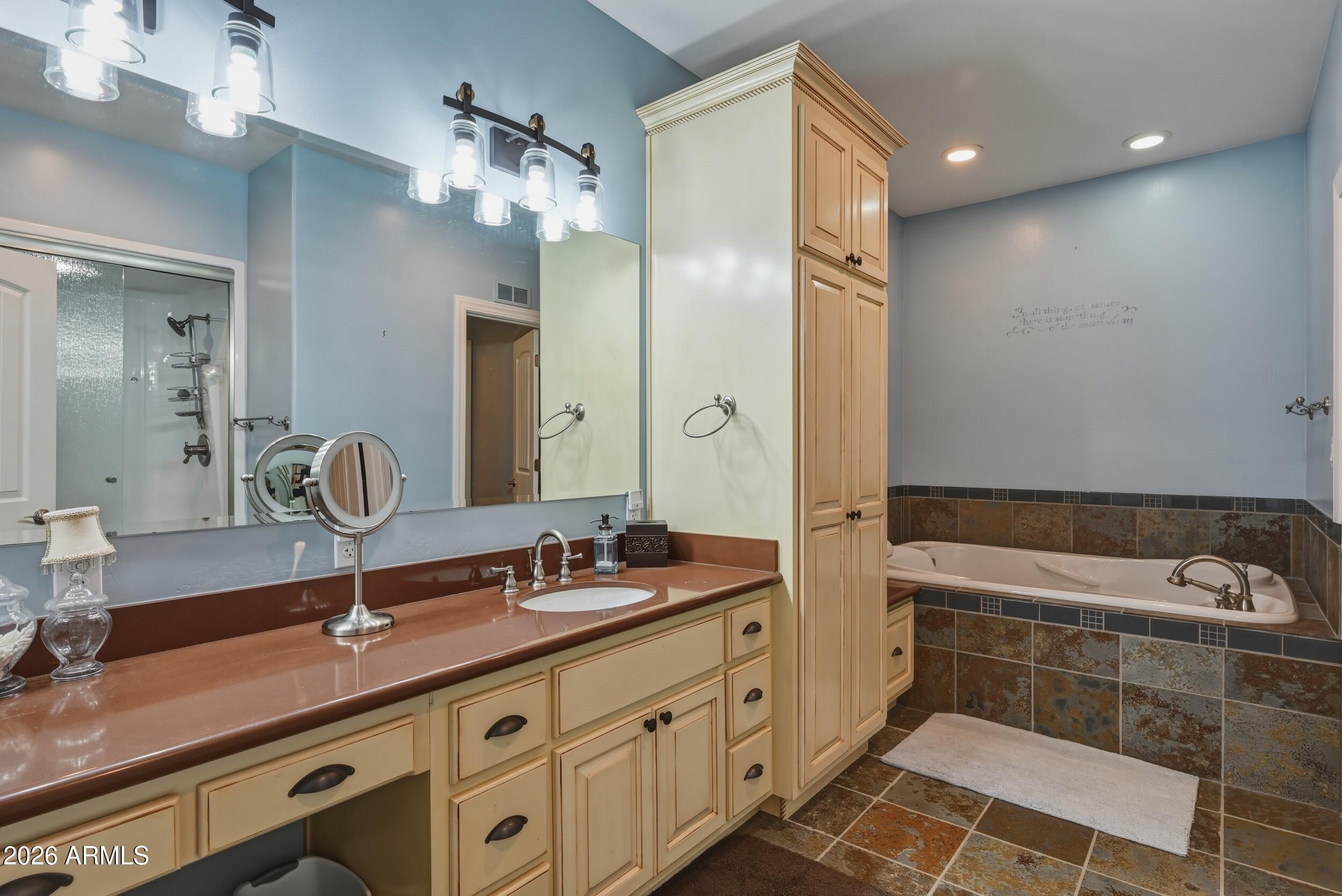 1233 Merzville Road Forest Lakes, AZ 85931 - Photo 21 of 42 Master Bathroom w Tub
