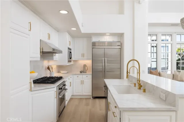 $2,495,000 | 2545 Bungalow Place, Unit 12, Corona del Mar, CA 92625