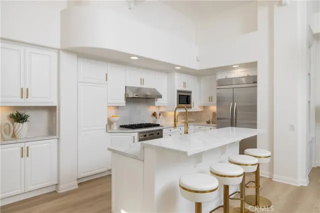 $2,495,000 | 2545 Bungalow Place, Unit 12, Corona del Mar, CA 92625