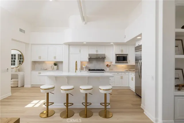 $2,495,000 | 2545 Bungalow Place, Unit 12, Corona del Mar, CA 92625