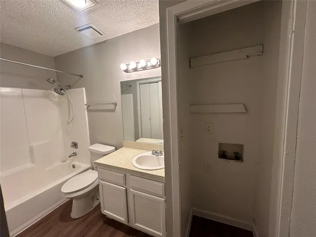 $750 | 9696 Walnut Street, Unit 1316, Dallas, TX 75243