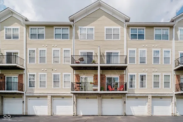 $275,000 | 1018 Reserve Way, Indianapolis, IN 46220