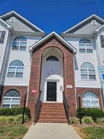 $1,500 | 4325 Cedarcroft Court, Unit 3D, Greensboro, NC 27409