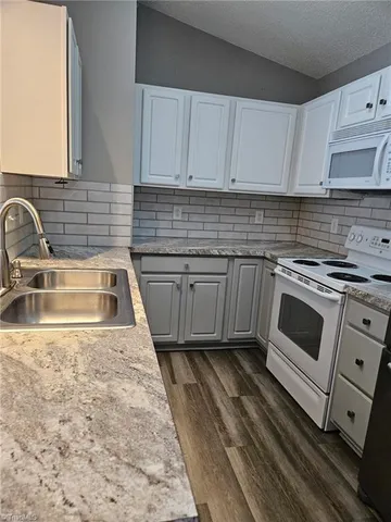 $1,500 | 4325 Cedarcroft Court, Unit 3D, Greensboro, NC 27409