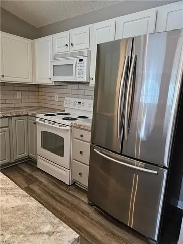 $1,500 | 4325 Cedarcroft Court, Unit 3D, Greensboro, NC 27409