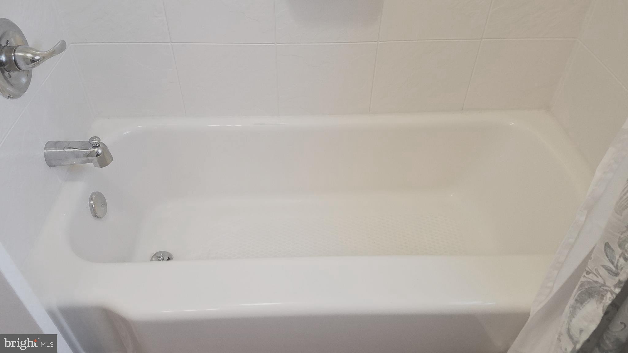 8212 Woodyard Road Clinton, MD 20735 - Photo 8 of 24 Bath tube with shower!