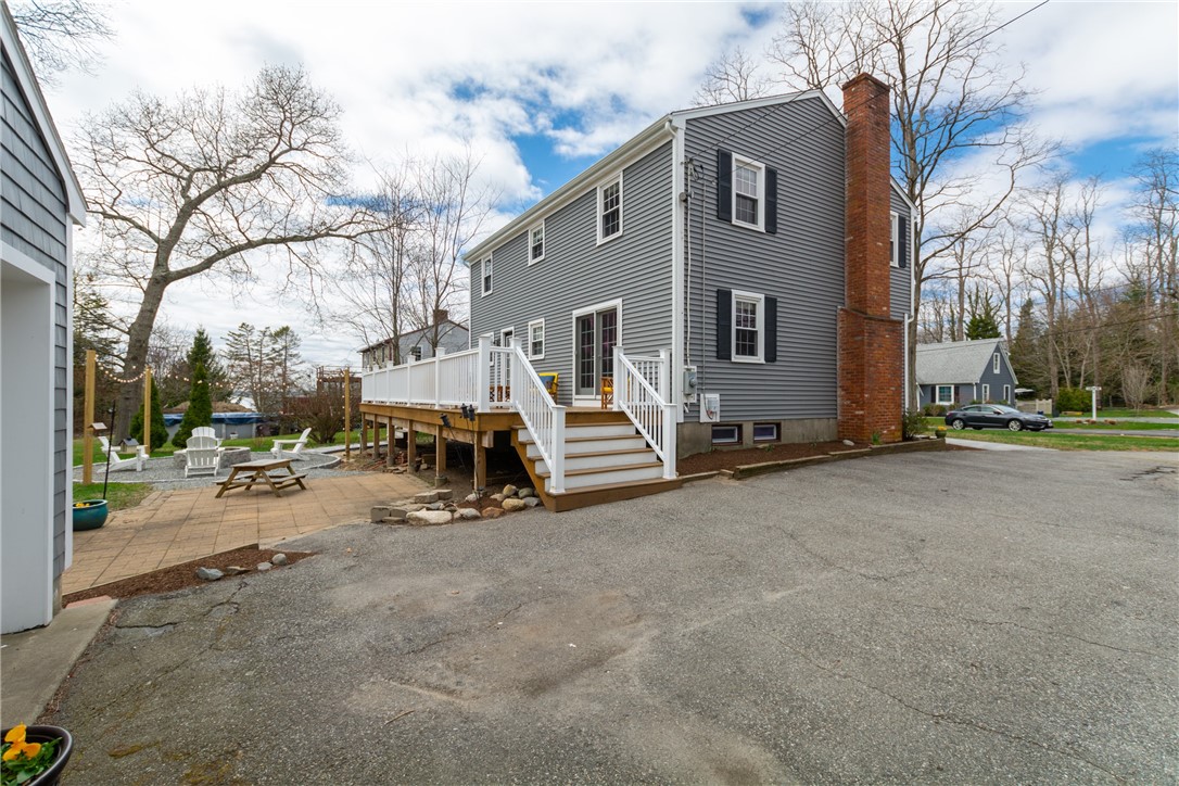 8 Curtis Road Bristol, RI 02809 - Photo 5 of 50