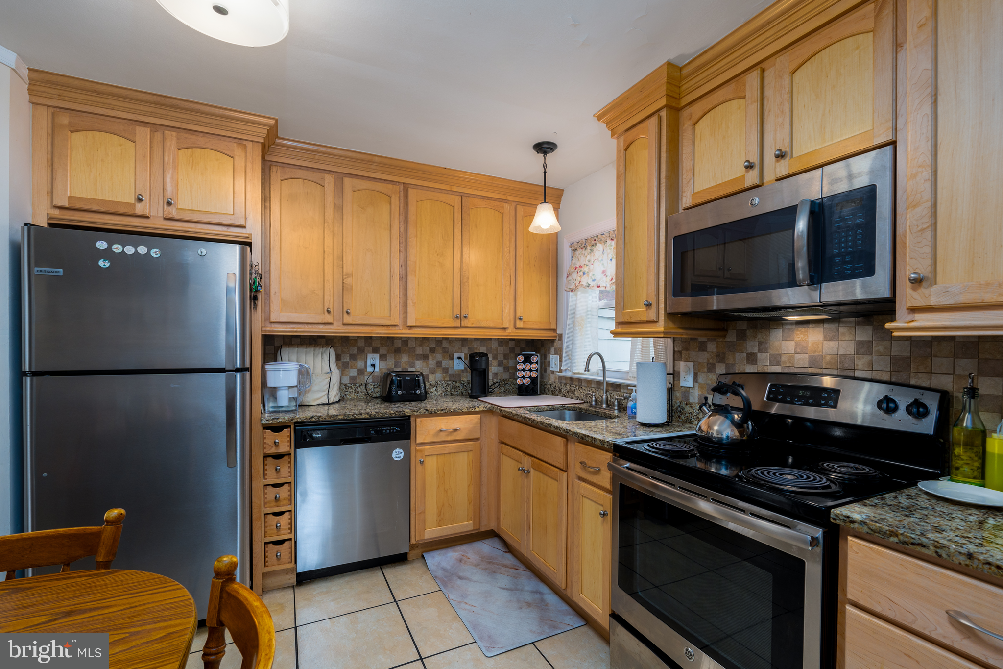 17 Finney Road New Castle, DE 19720 - Photo 12 of 25 Updated eat-in kitchen
