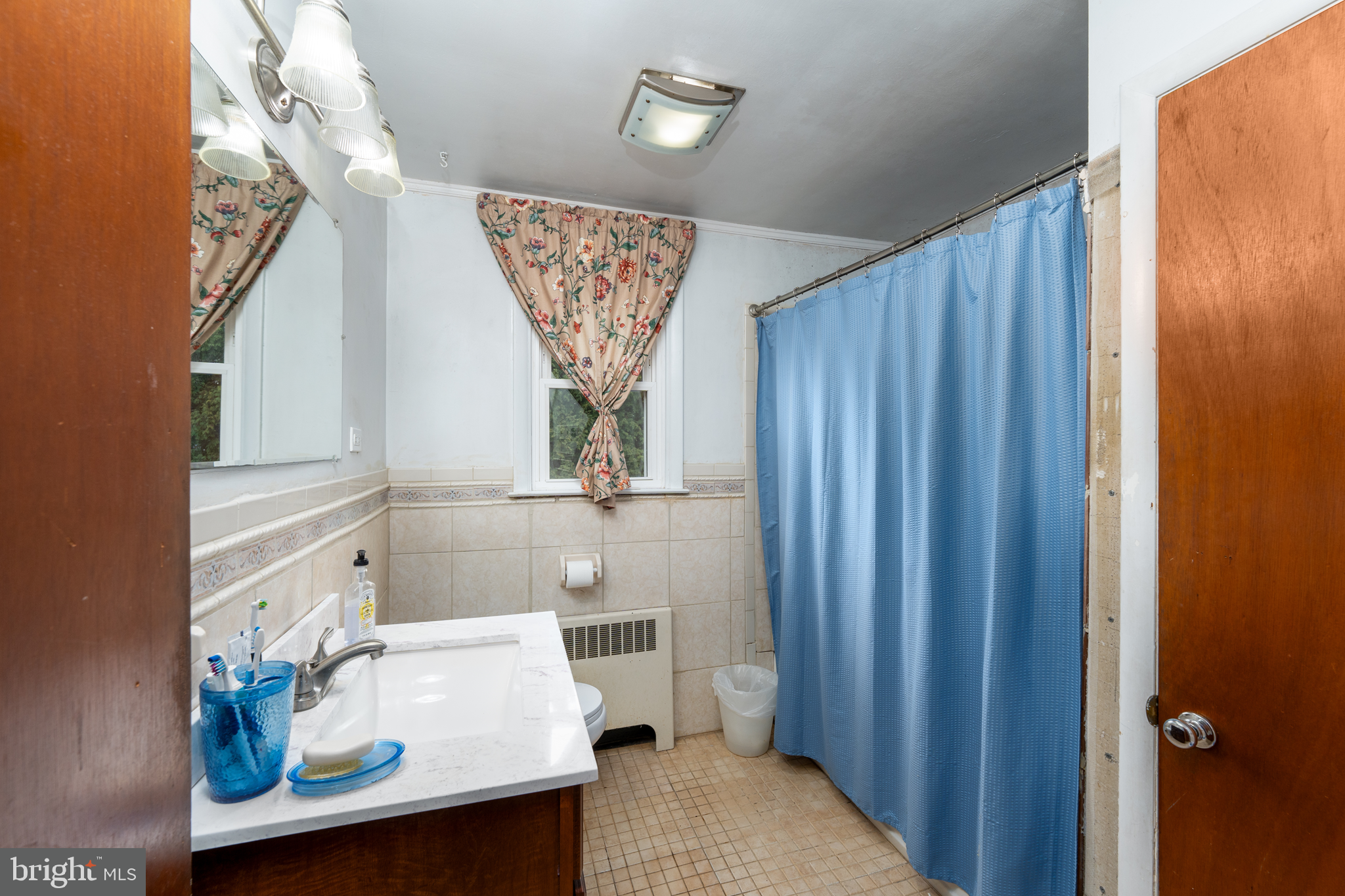 17 Finney Road New Castle, DE 19720 - Photo 23 of 25 Full bathroom with updates
