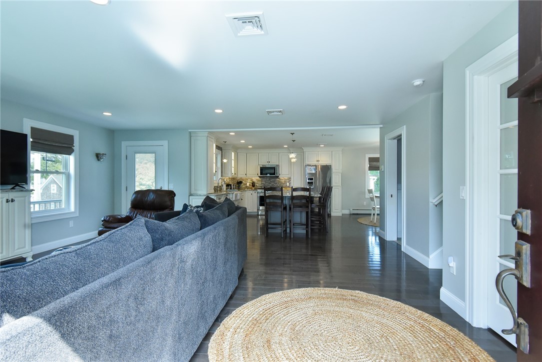 46 Bayberry Road Narragansett, RI 02882 - Photo 5 of 48 Gallery Image 5