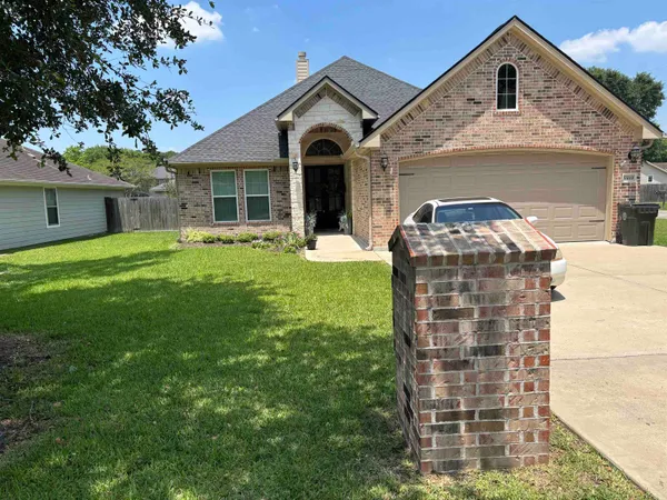 $359,900 | 5569 Hogaboom Road, Groves, TX 77619