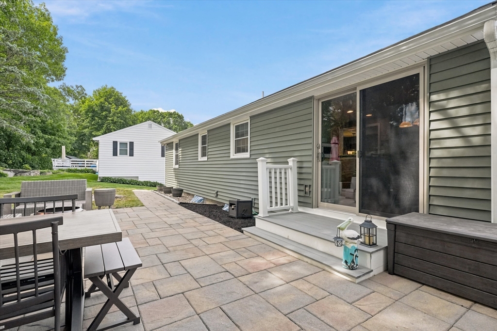 52 Oak Ridge Circle Lynn, MA 01904 - Photo 9 of 42