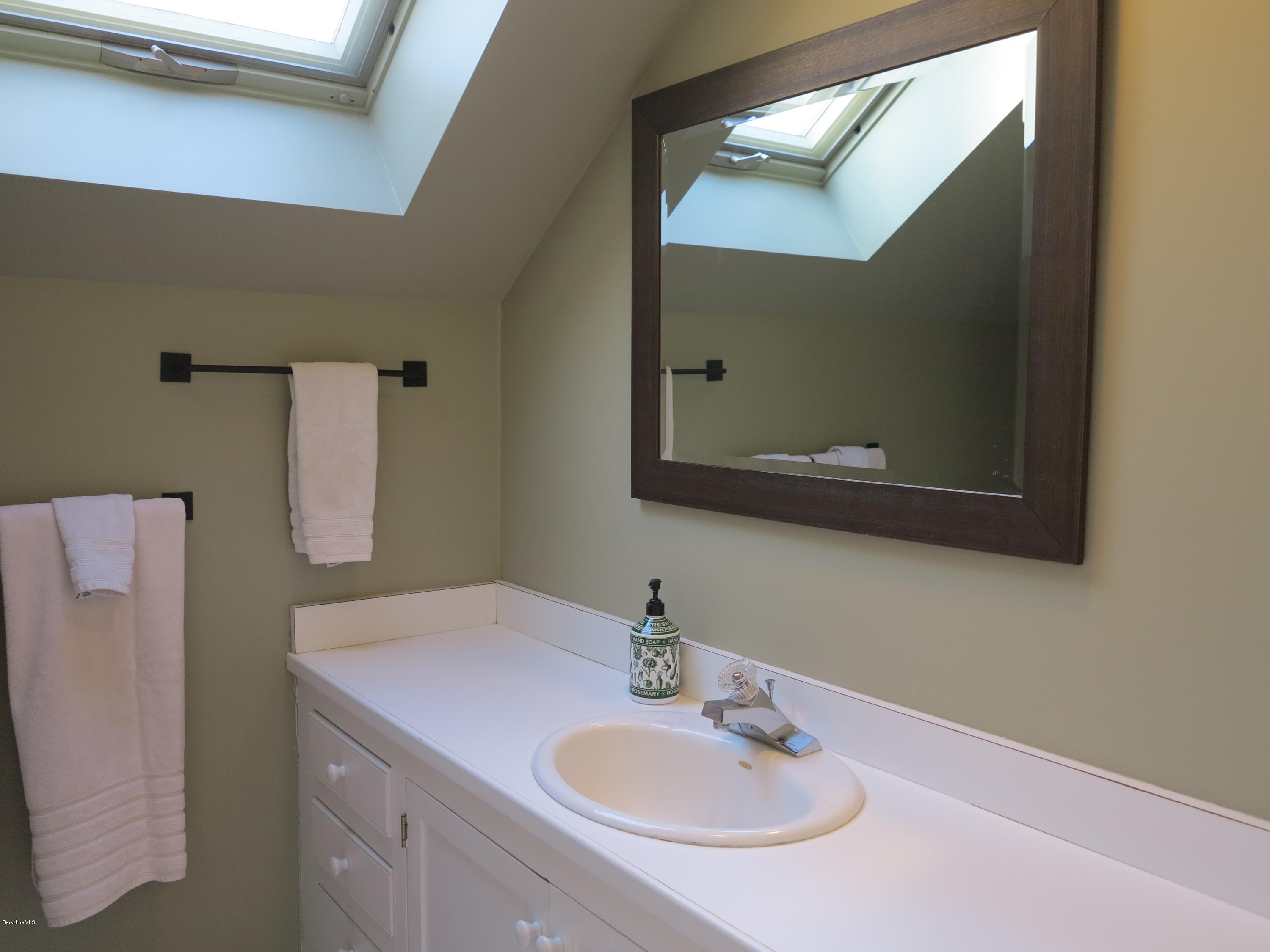 355 South Undermountain Road Sheffield, MA 01257 - Photo 17 of 25 18masterbath