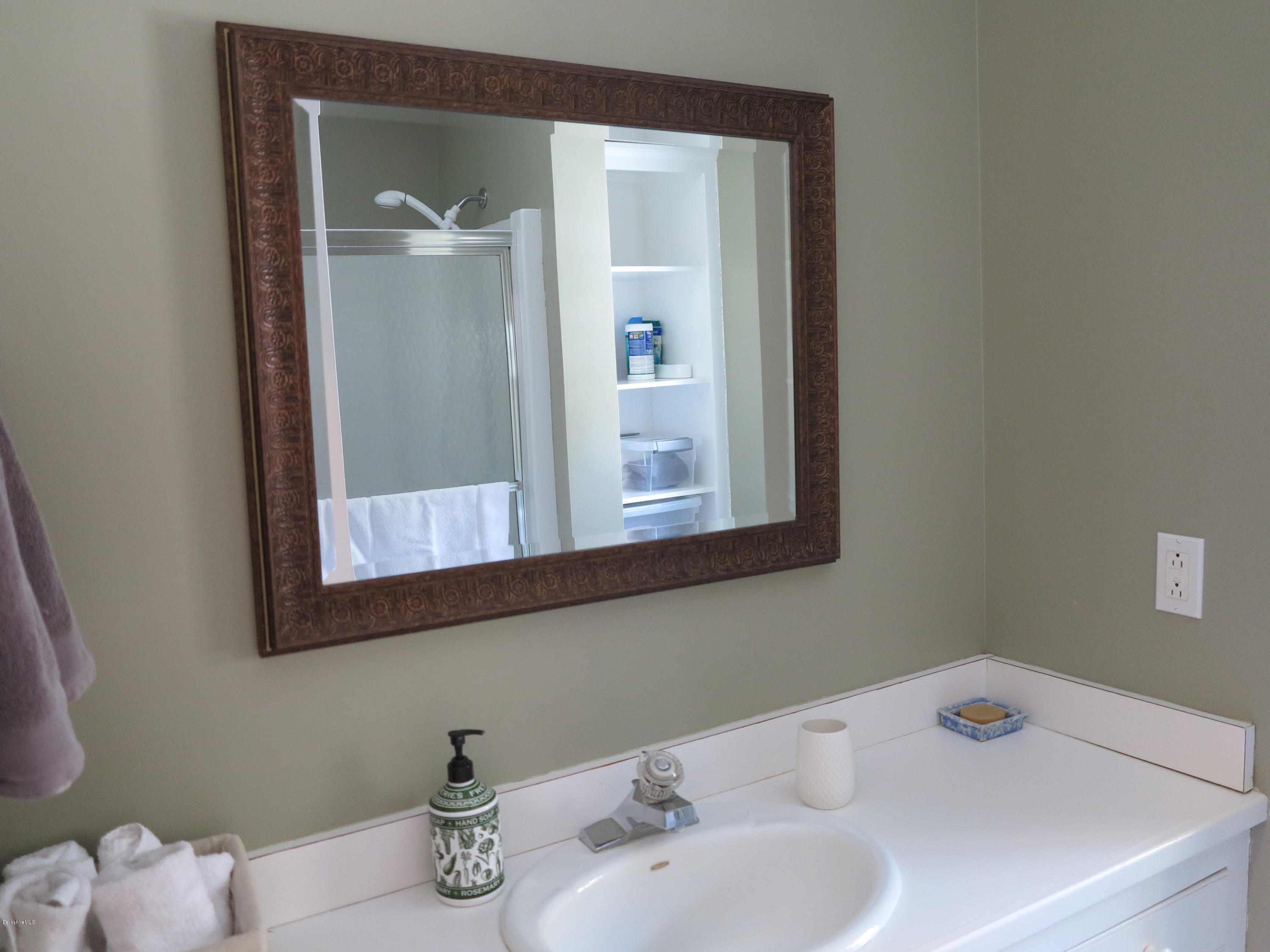 355 South Undermountain Road Sheffield, MA 01257 - Photo 20 of 25 21guestbath
