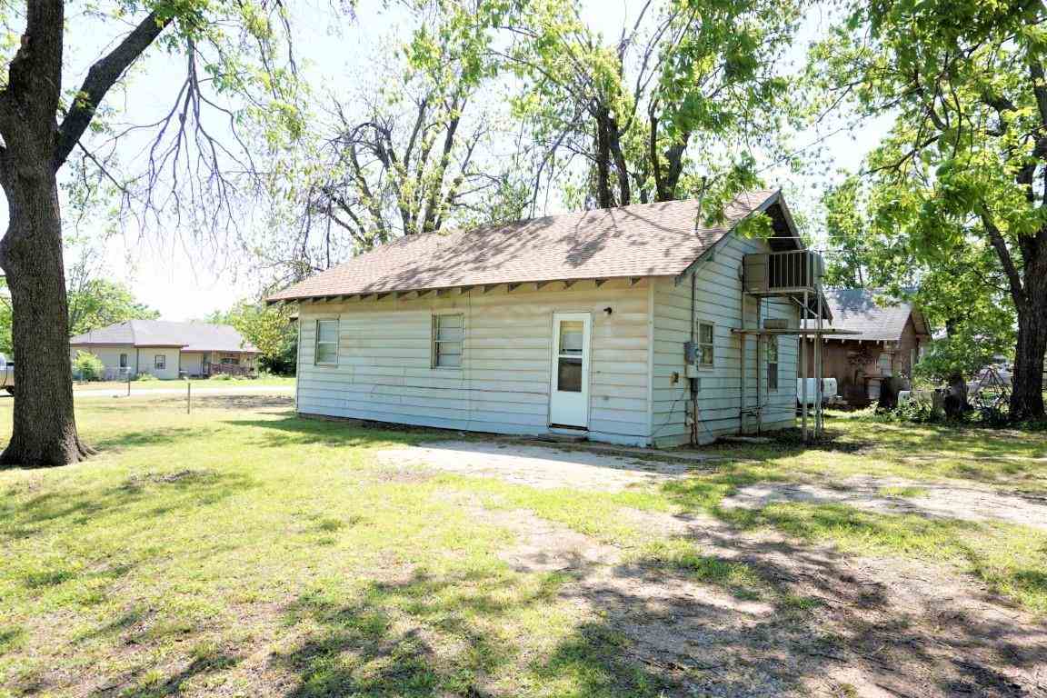 401 Ivanhoe Street Perry, OK 73077 - Photo 2 of 5 Gallery Image 2