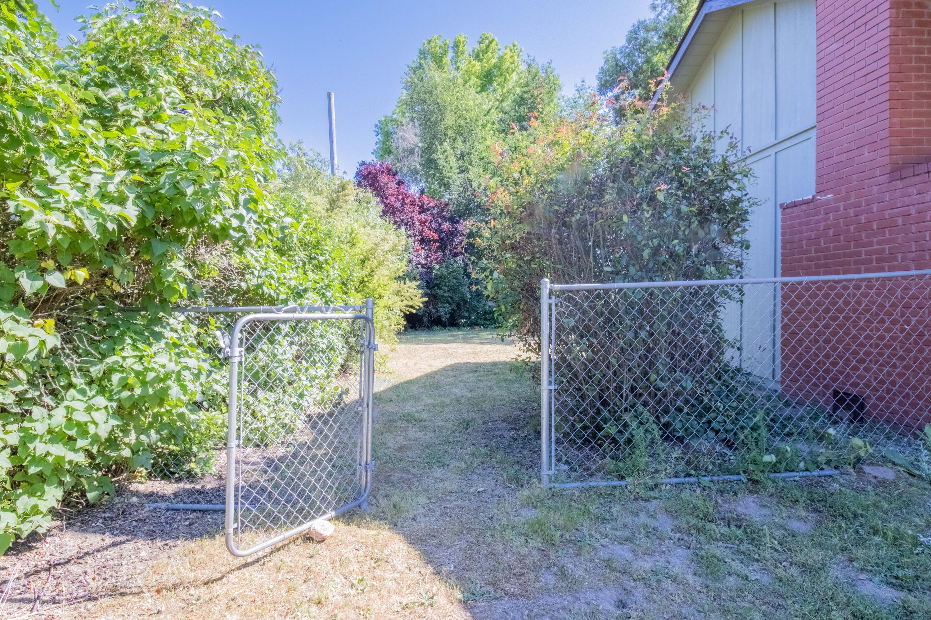 2087 Upper River Road Grants Pass, OR 97526 - Photo 37 of 47 31