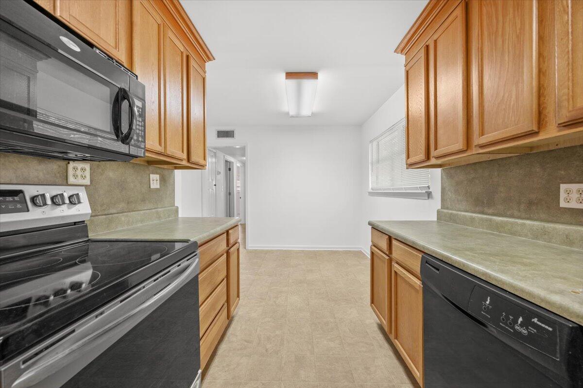 922 East Montclair Road Pensacola, FL 32505 - Photo 11 of 29 10-1V3A4234