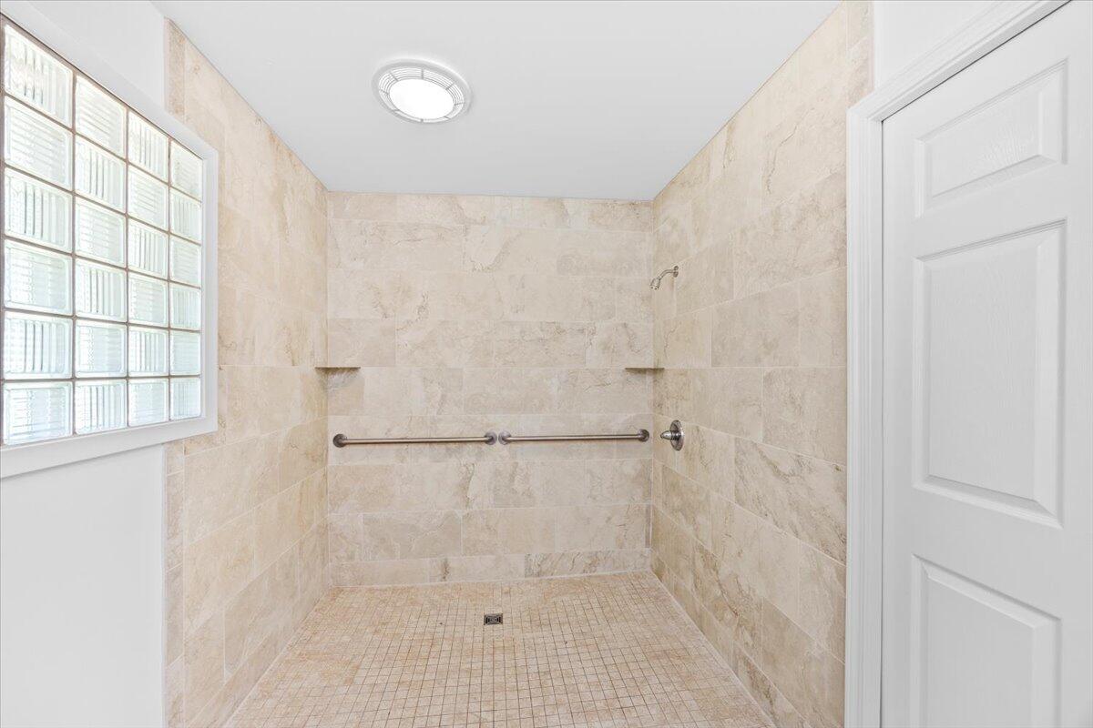 922 East Montclair Road Pensacola, FL 32505 - Photo 20 of 29 19-1V3A4290