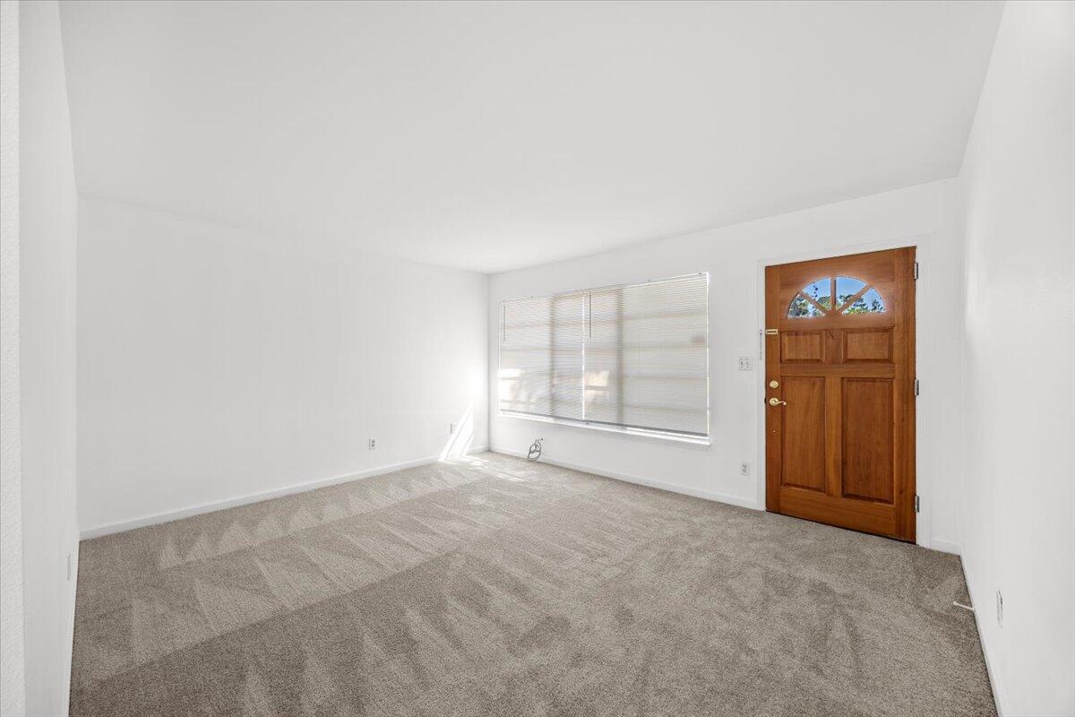 922 East Montclair Road Pensacola, FL 32505 - Photo 5 of 29 04-1V3A4199