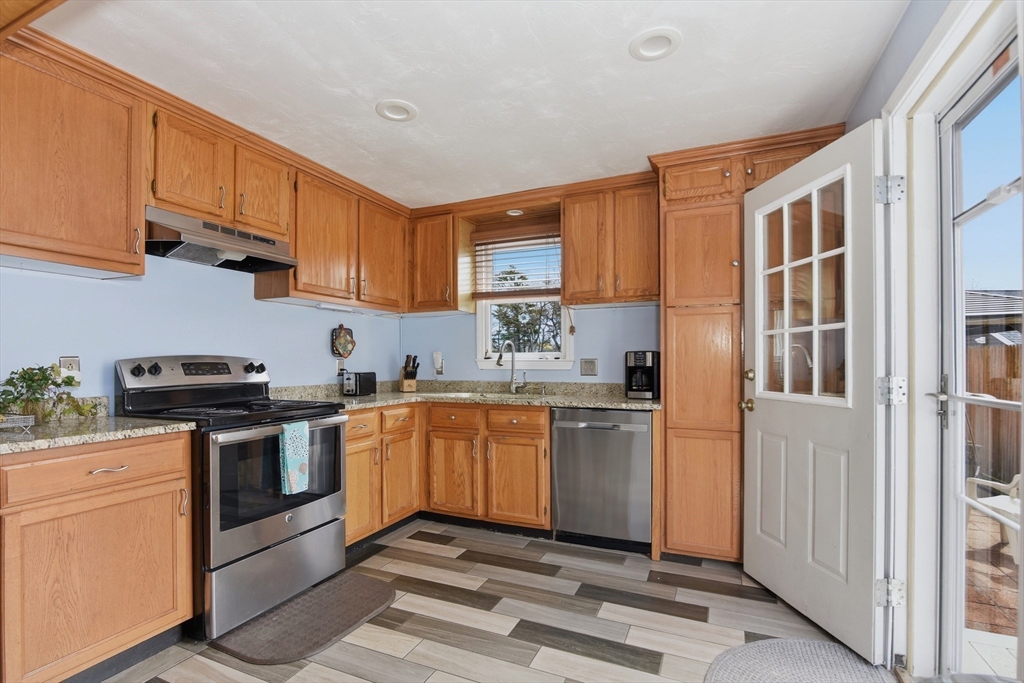 91 Cohasset Road Wareham, MA 02532 - Photo 6 of 33