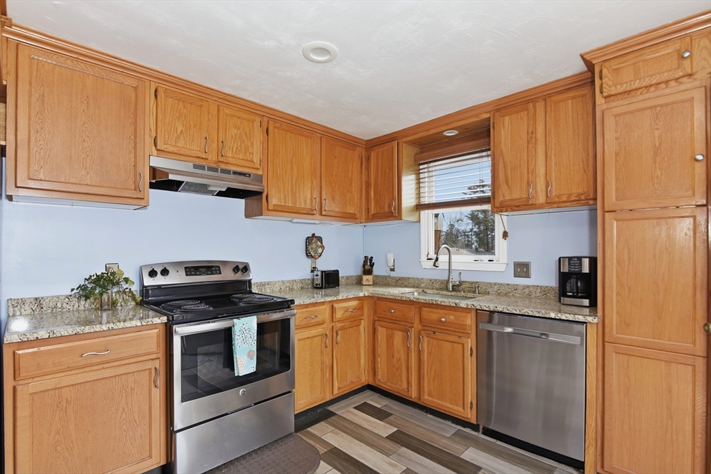 91 Cohasset Road Wareham, MA 02532 - Photo 7 of 33