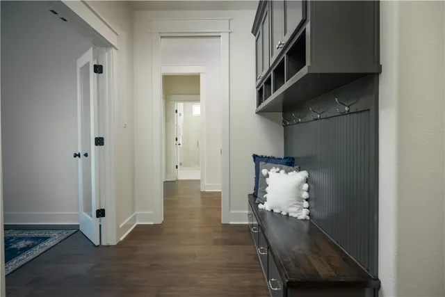 a view of a house with backyard