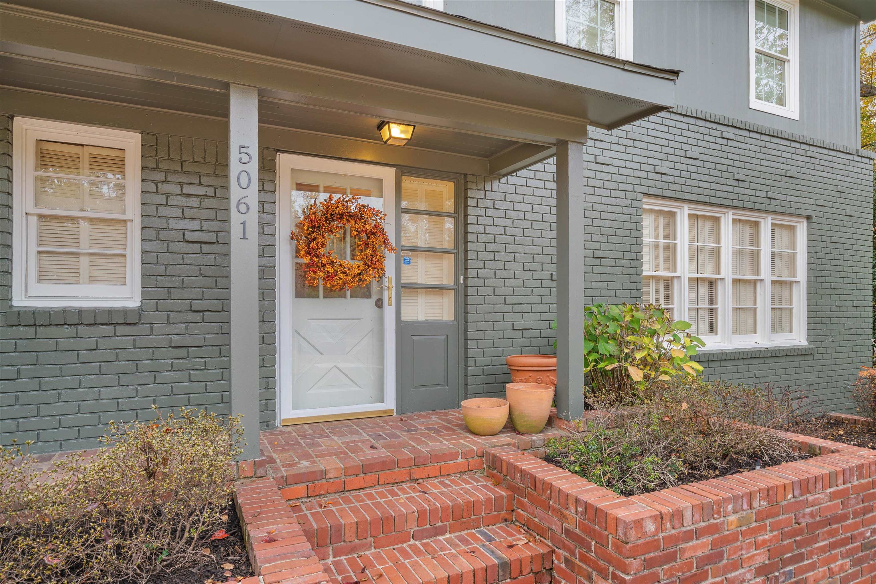 5061 Barry Road Memphis, TN 38117 - Photo 2 of 3 a front view of a house