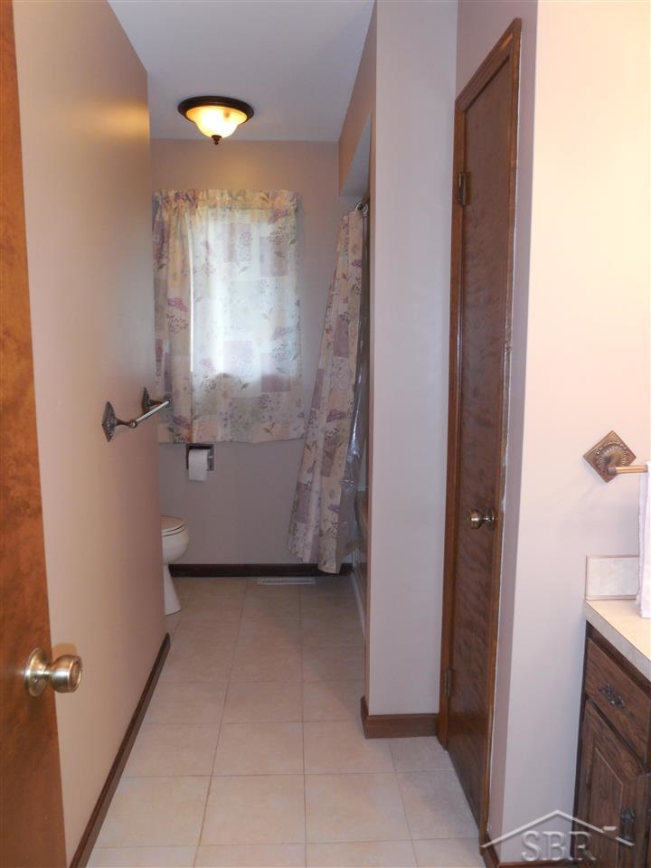 2106 Jarabec Road Saginaw, MI 48609 - Photo 15 of 28 31221326-14.JPG
