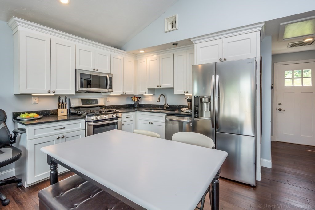 92 Stevens Park Road Charlton, MA 01507 - Photo 11 of 38 Gallery Image 11