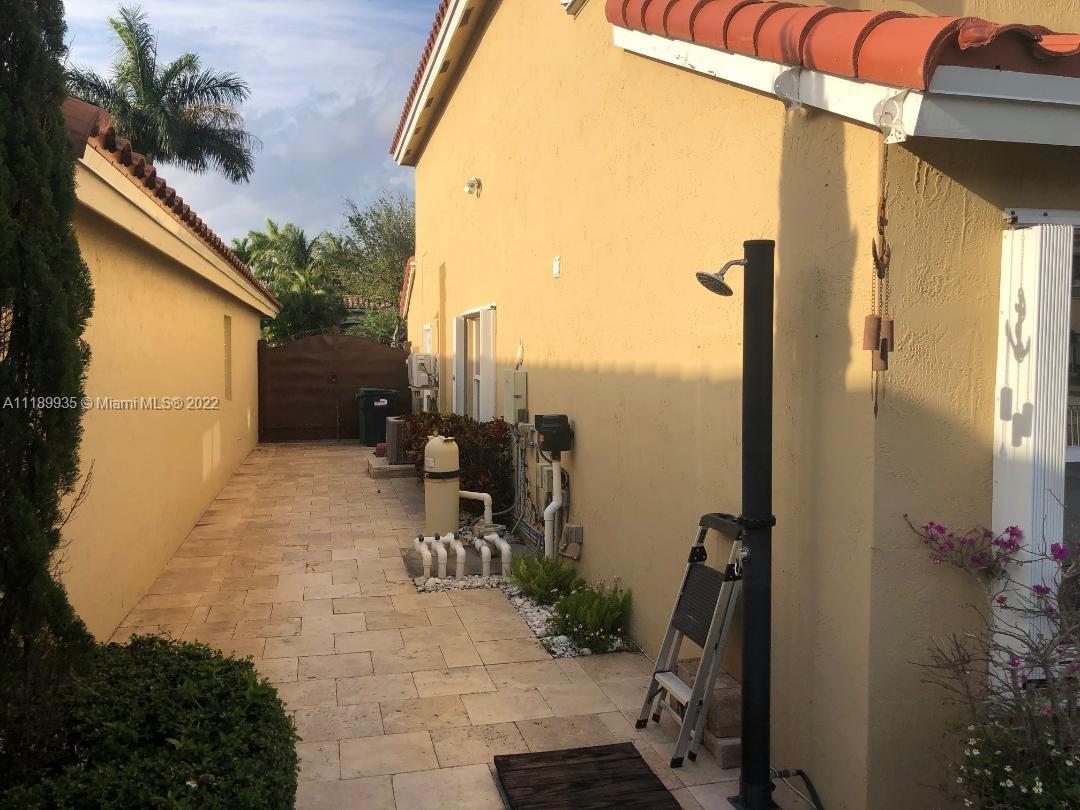 Three Lakes Miami, FL 33186 - Photo 16 of 42