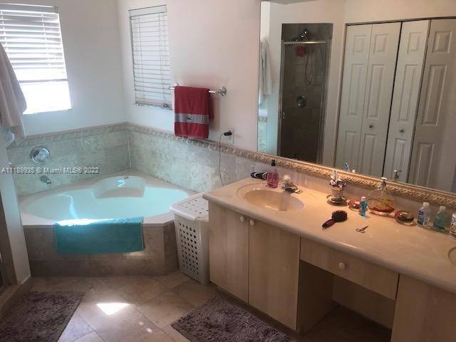 Three Lakes Miami, FL 33186 - Photo 29 of 42