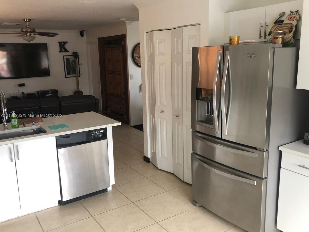 Three Lakes Miami, FL 33186 - Photo 36 of 42